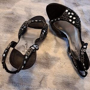 Sweet Seventeen Open Toe Sandals With Embellishments   Size 9